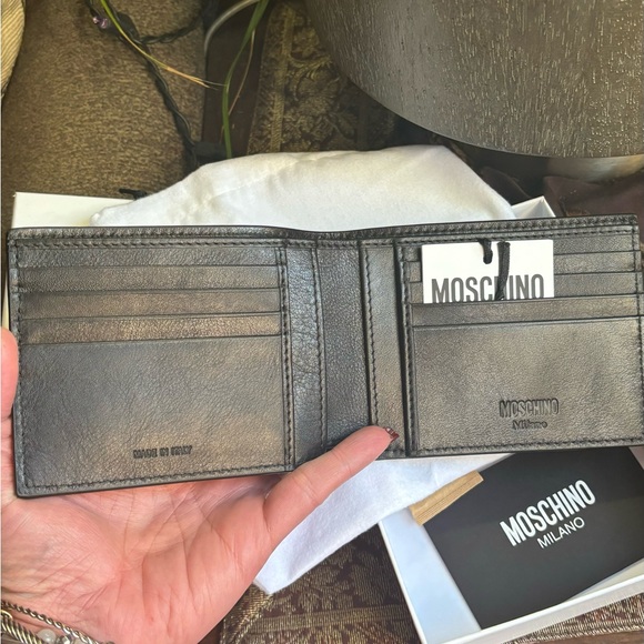 Authentic MOSCHINO Italian Leather logo Bifold wallet - Picture 6 of 16